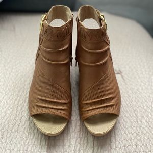 Earth Origins Leather Wedges